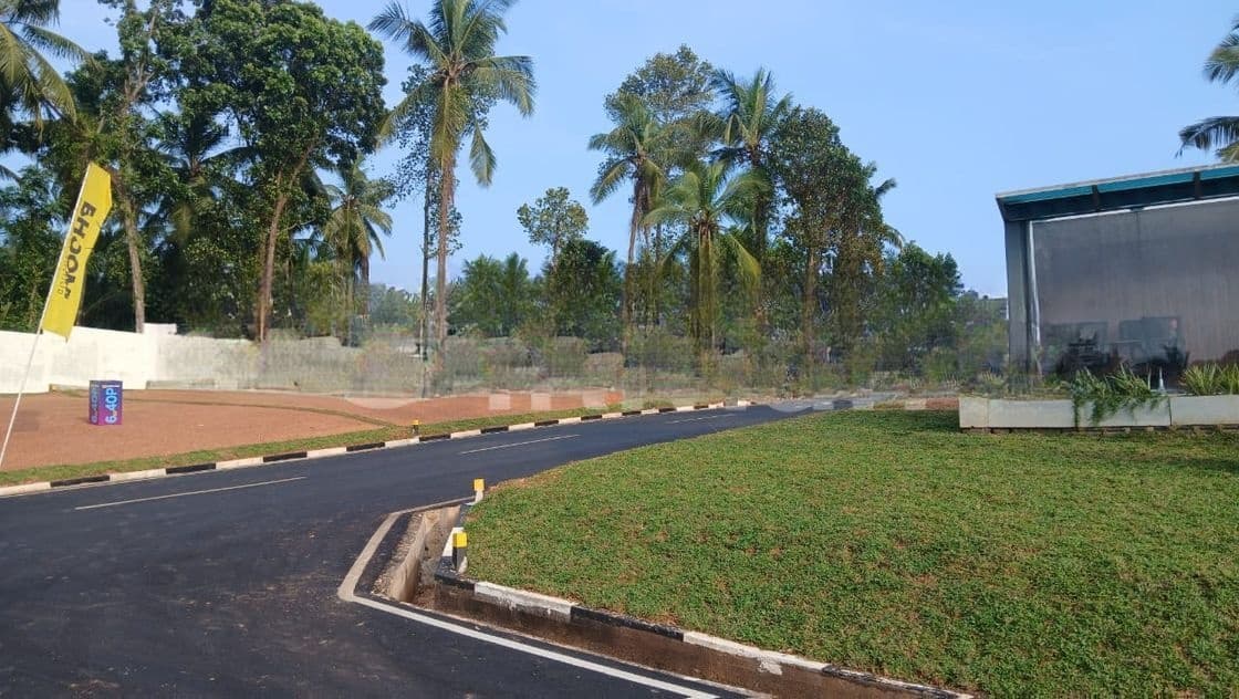 කඩවත නුවර පාර ඉඩමක්
