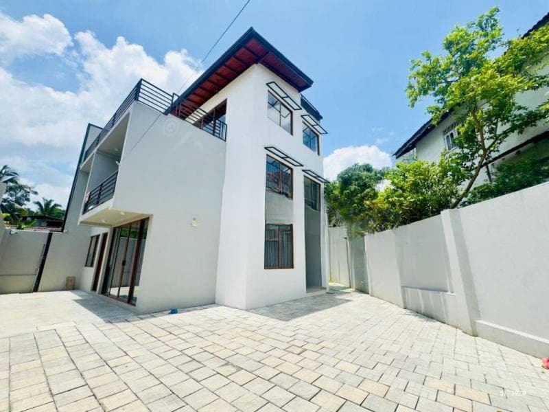 House for sale in Battaramulla