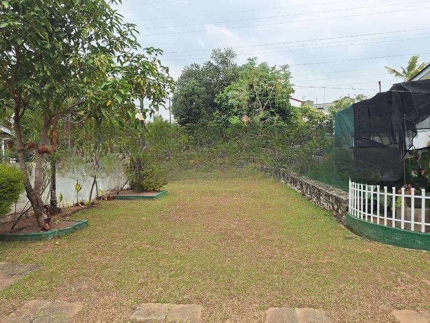 Land for Sale Battaramulla, near Pelawatte junction. (ID : BATR004)