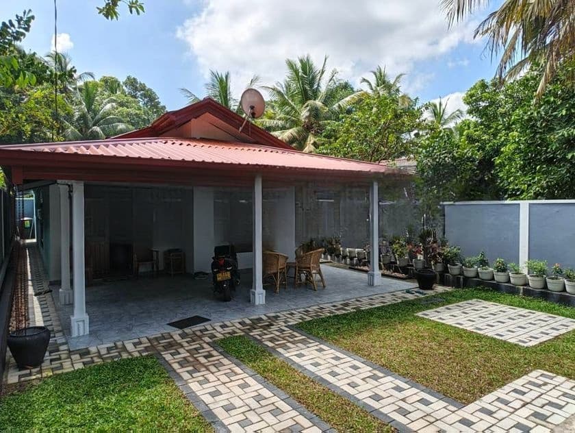නිට්ටඹුව මල්වත්ත ගුරු විද්යාල පාරෙන් අංග සම්පූර්ණ නිවසක් විකිණීමට