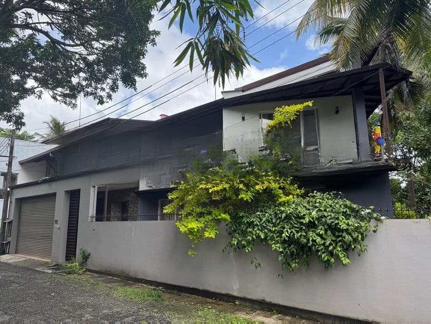 Modern 5-Bedroom House for Sale Near Thalawathugoda