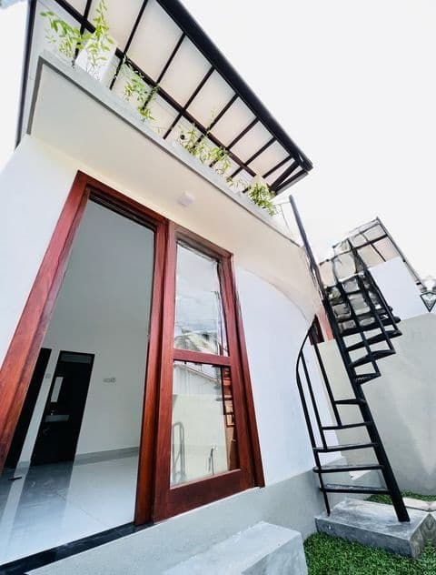 Immediately Sale Two Storied House In Athurugiriya