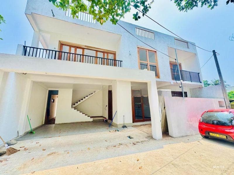 (SE1711)🏡✨ Brand New 7-Bedroom House for Sale – Boralasgamuwa ✨