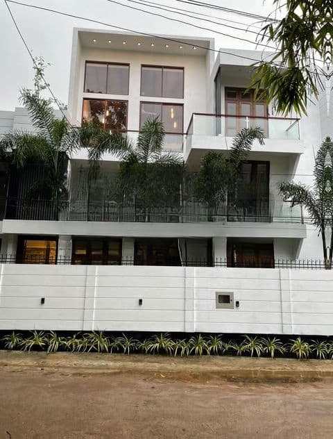 A Brand New Super Three Story Luxury House in Nearby Battaramulla