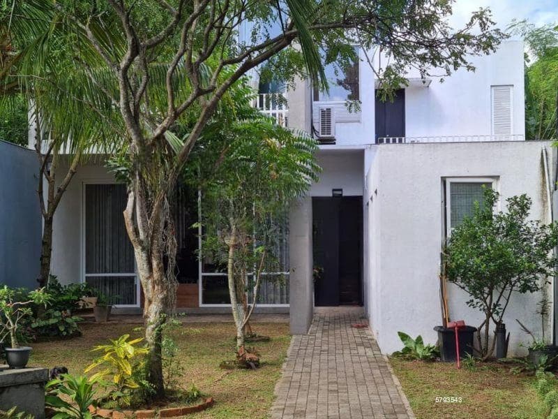 Nugegoda 4 Bedroom house for sale for Rs. 80 million (negotiable)