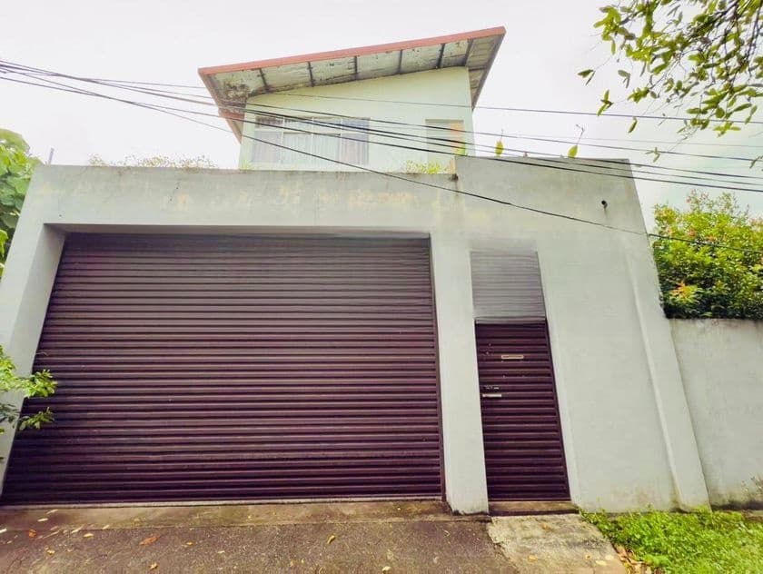 Luxury Thalawathugoda 3 BR House For Sale in Kalalgoda