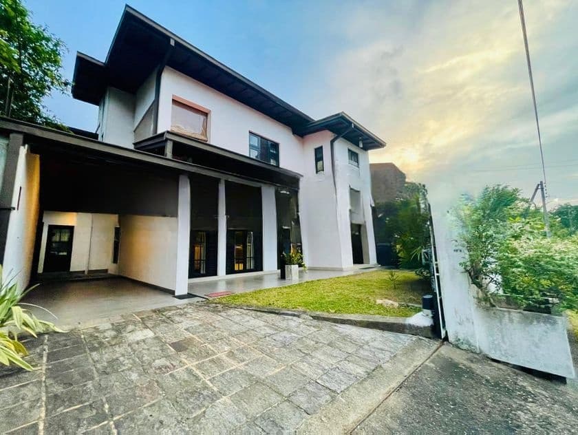 Solid Built 4-BR Luxury House for Sale in Athurugiriya (12 Perches)