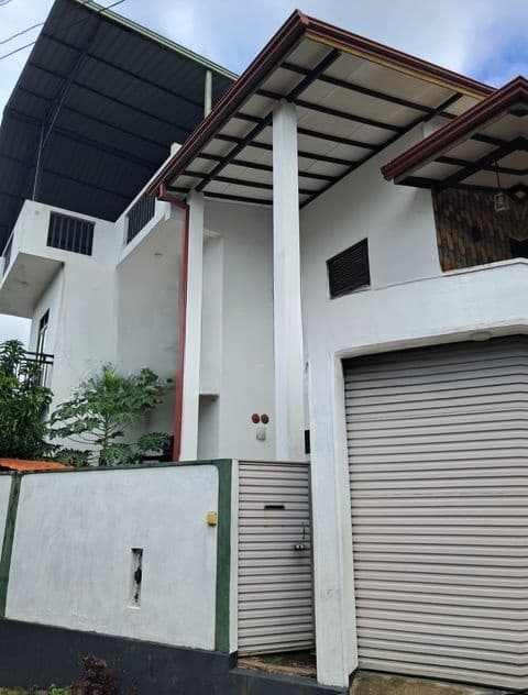 Modern Fully Completed House with Rooftop View – Malabe