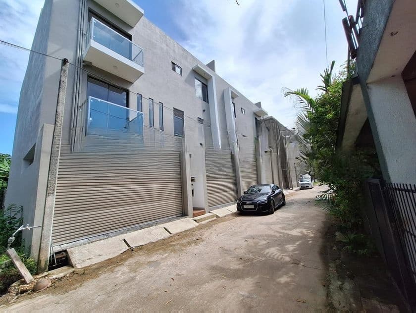 famaliy house for sale in dehiwala