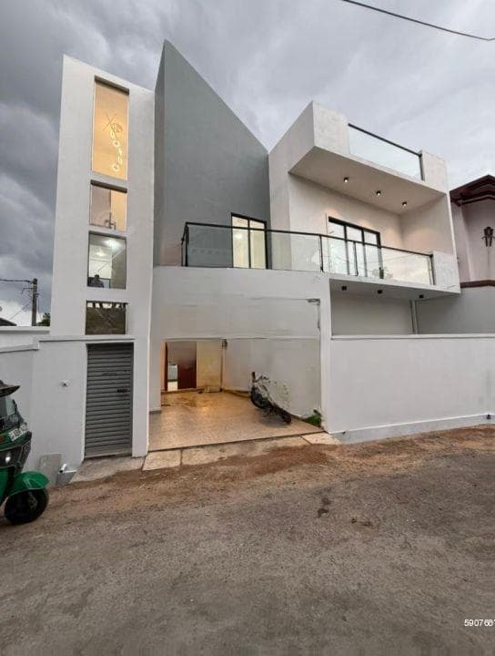 House for sale in Athurugiriya