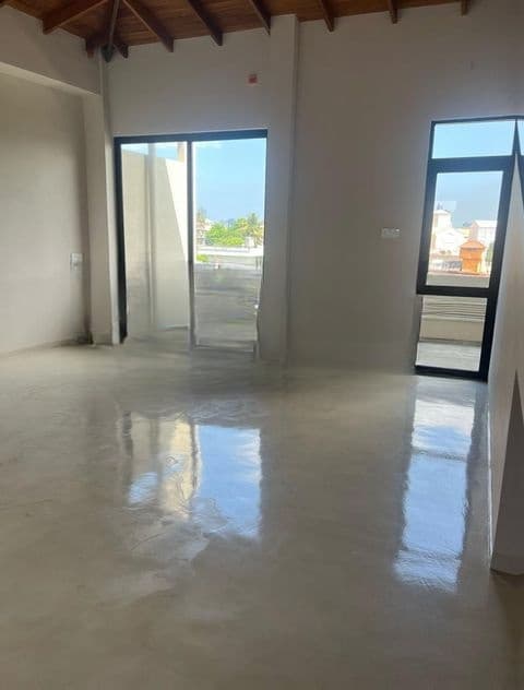 Spacious Residential House for Rent - Colombo 5 (EM759)