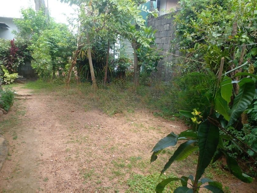 Land with Unfinished House Sale in Pepiliyana