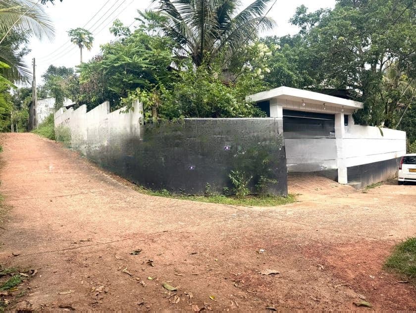 වතුපිටිවල නගරයෙන් දෙමහල් නිවස විකිණීමට