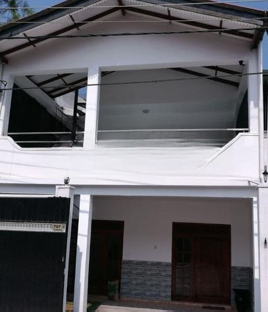 Battaramulla 3 Storey, Unfurnished House for Rent (MG1298)