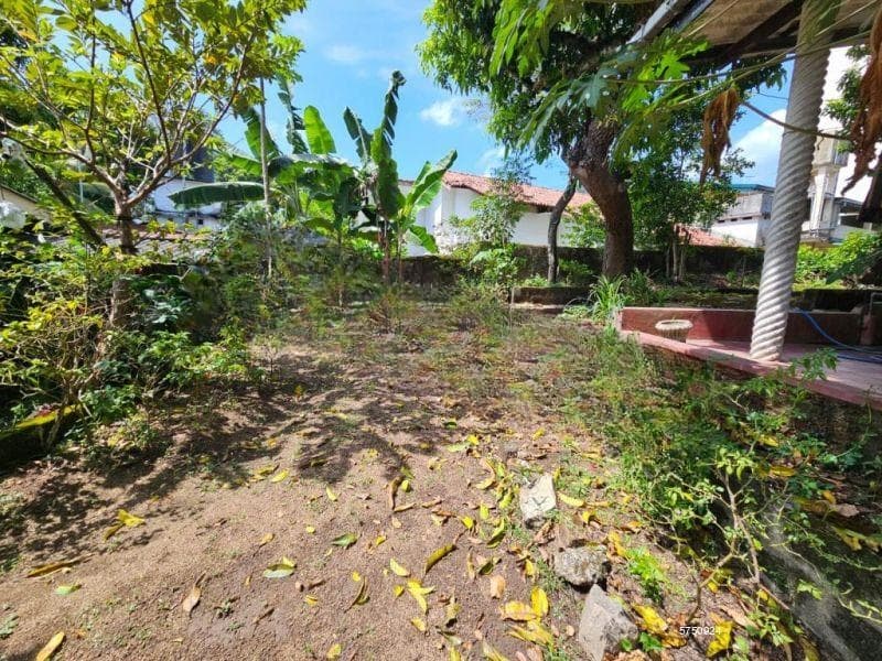 Perch Land for Sale in Senanayake Mawatha, Nawala