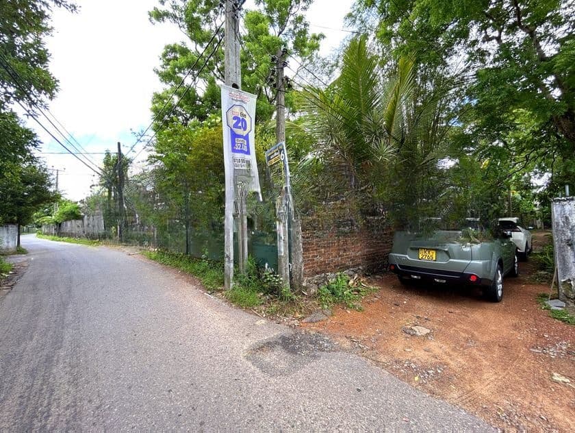 Land With Old House Asking Value in Piliyandala Mandawila Rd