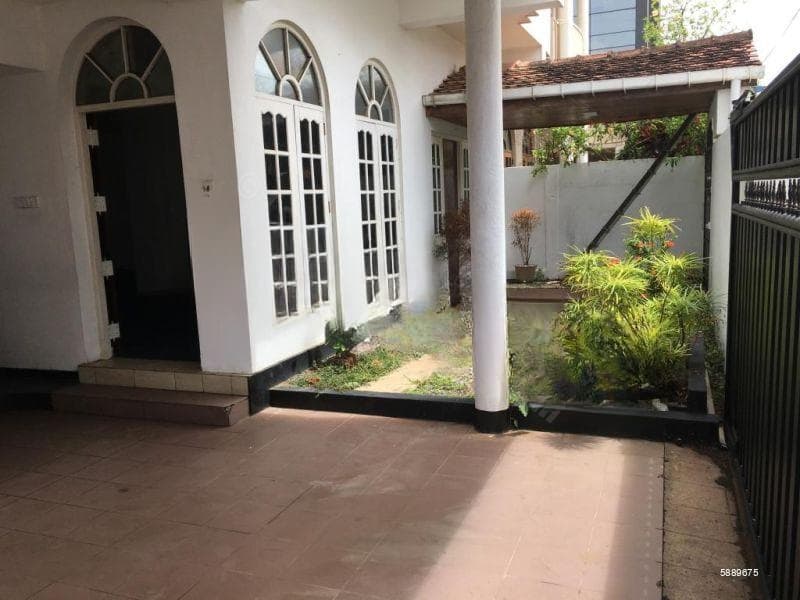 🏡 EXCLUSIVE PROPERTY FOR SALE 📍 off Galle Road & Marine Drive -COLOMBO 03 📐 2,500 SQFT✔️10 PERCH 🛏️ 5 🚿5