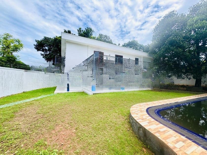 Elegant Two-Storey Family Home with Swimming Pool – Pelawatte