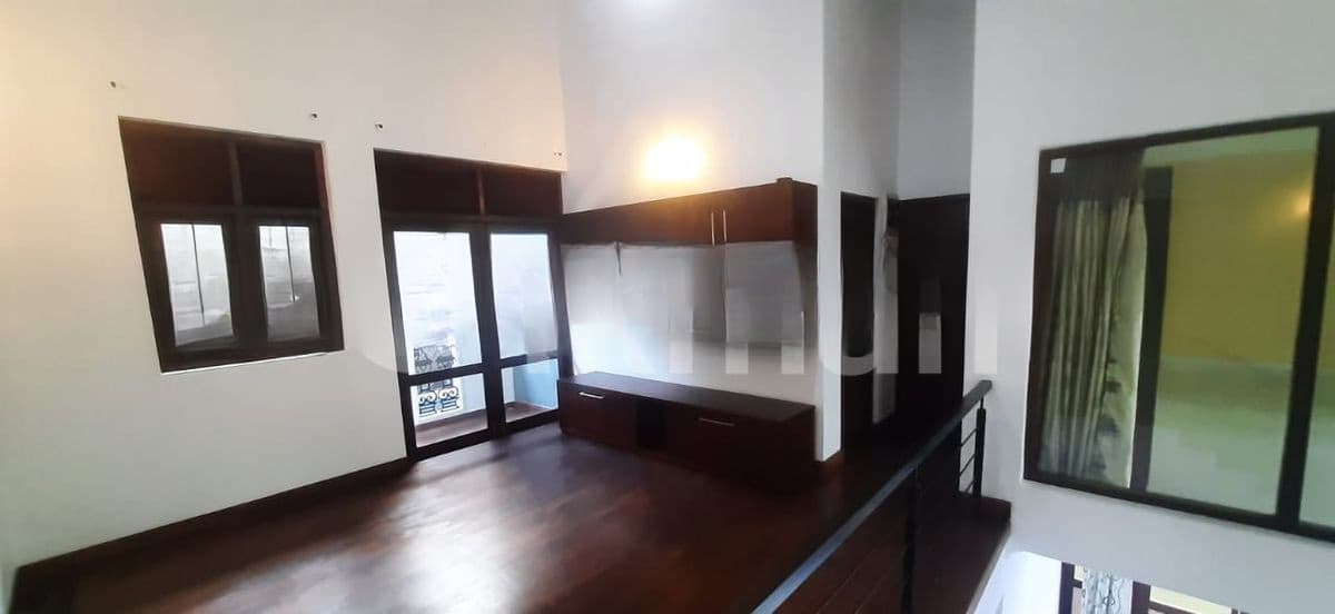 Nugegoda : 5BR (10.4P) House for Sale at Mirihana