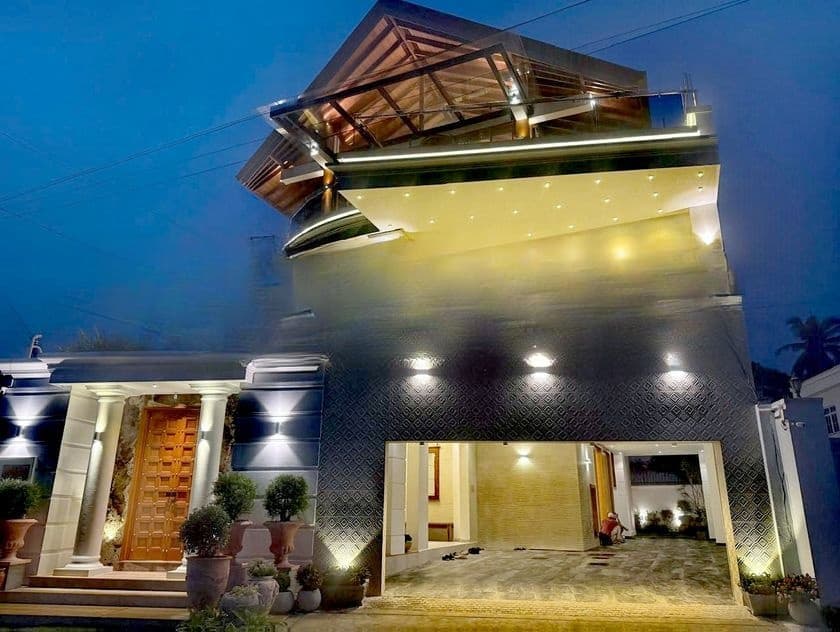 SUPAR BRAND NEW LUXURY HOUSE FOR SALE IN BATTHARAMULLA
