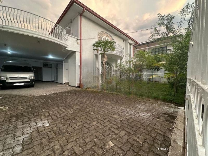 Grand House in Colombo 7 Suitable for Commercial