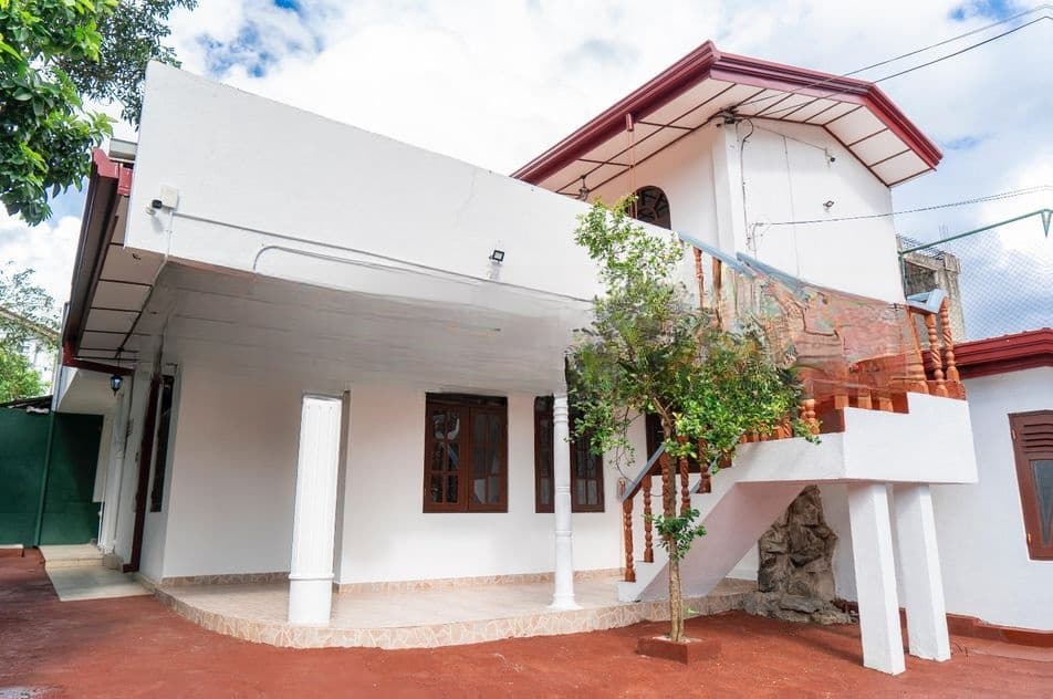 Spacious 7BR Dual-Access House in Navinna