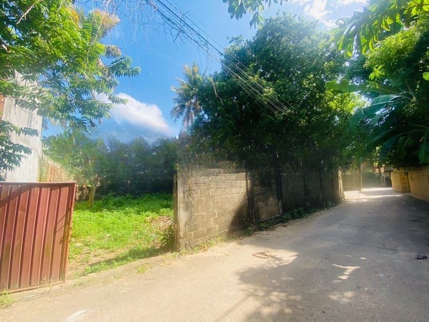 8P Two Lots/16P Entire Land Sale Close to Waragoda Rd & New Kandy