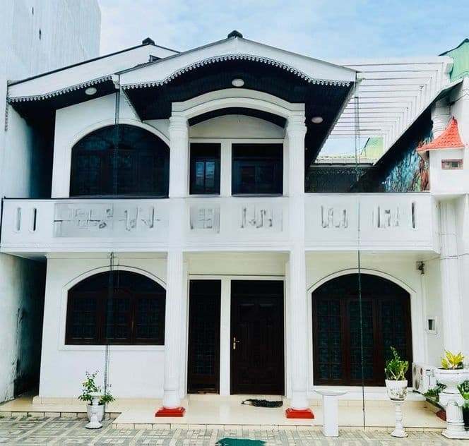 (AF767) Houses and Commercial Building Sale At Boralesgamuwa