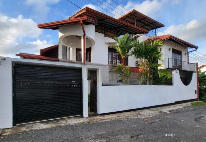 ■ Piliyandala ■ 05BR Three-Storey House For Sale ■ (NK107248)