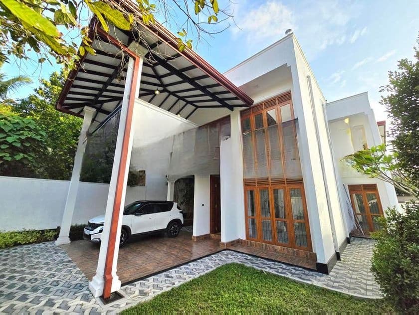 Newly Build Luxury 3 Storey House for Sale in Piliyandala