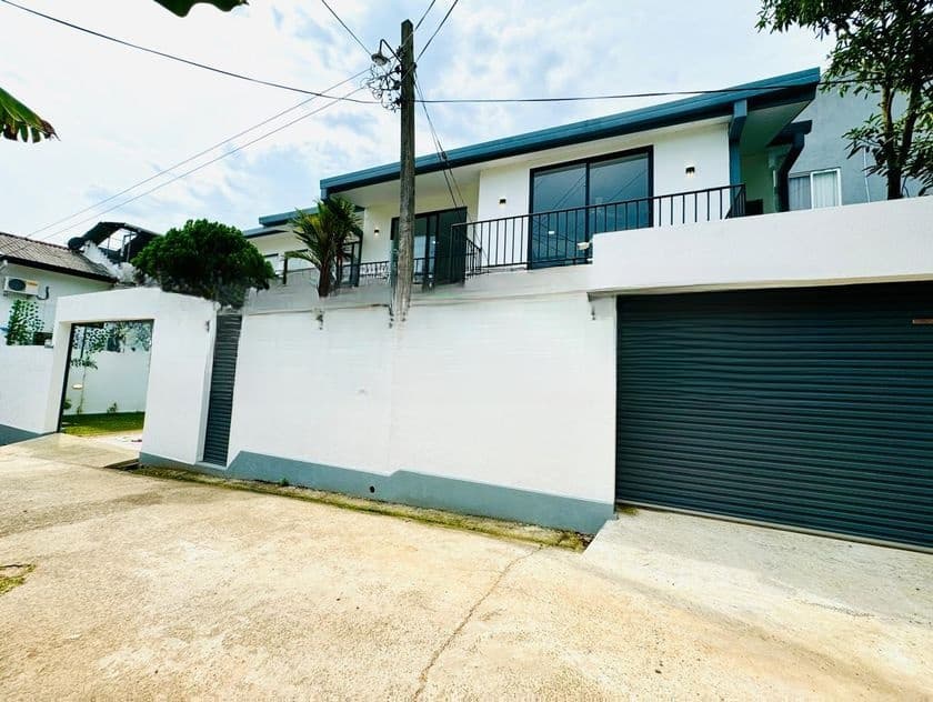 (se1175) for Sale: Elegant Brand-New House in Thalawathugoda