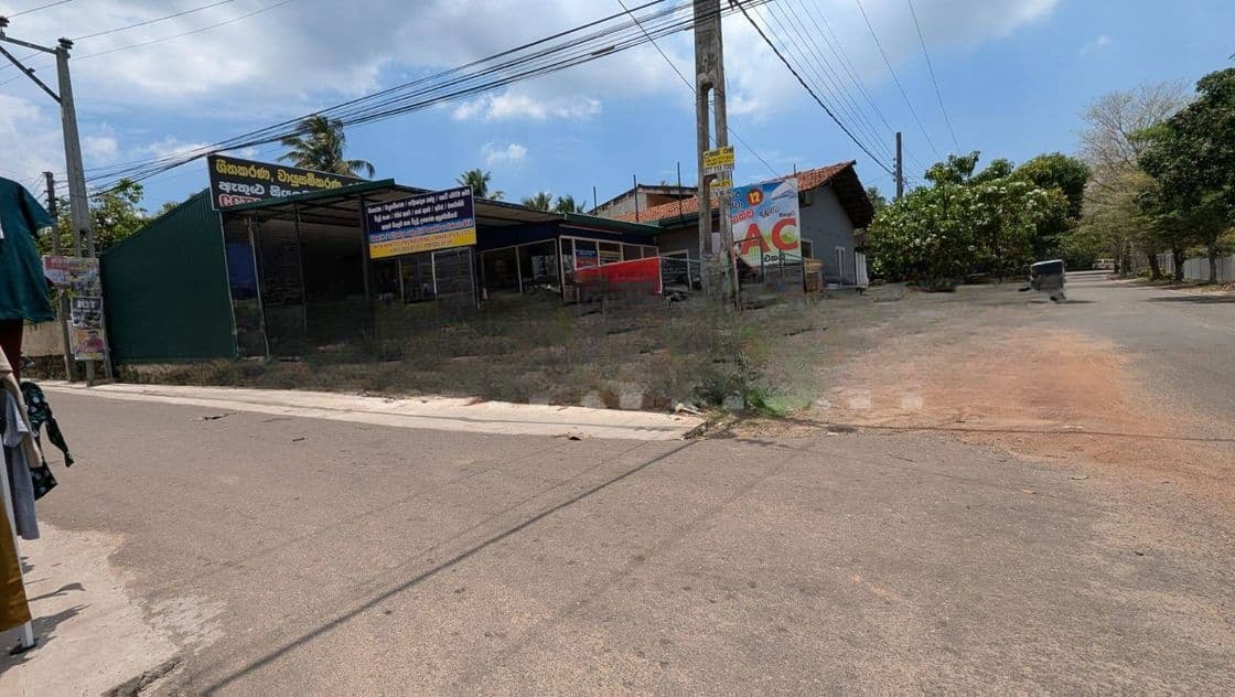 Gampaha වටිනා බිම්කොටස් දෙකක්