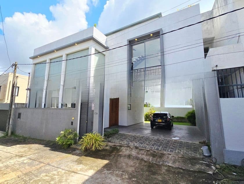 Modern Designed Luxury 3 Story House For Sale In Kesbewa