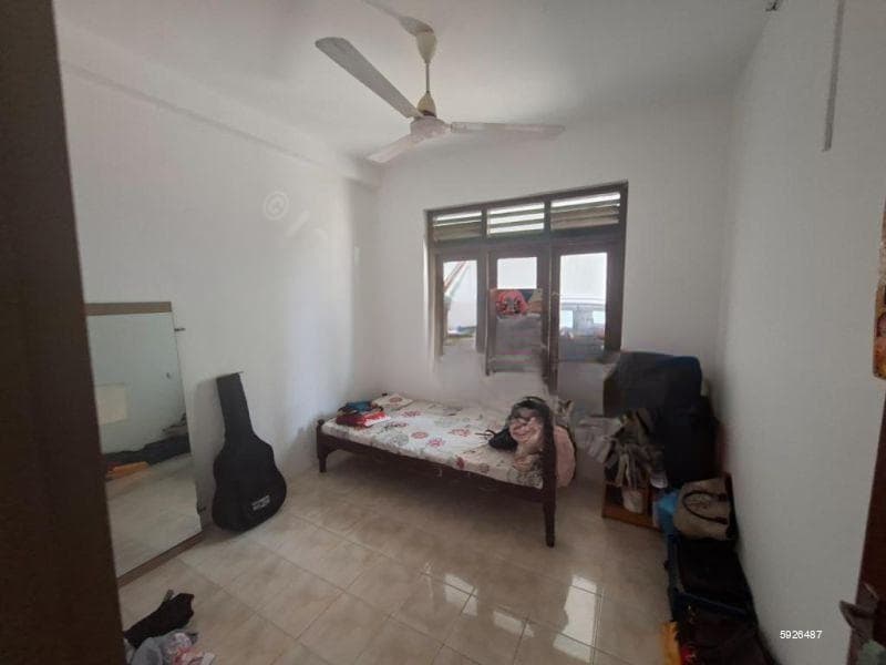 🏡 Spacious 4-Bedroom Upstairs House for Sale in Rawathawatte, Moratuwa