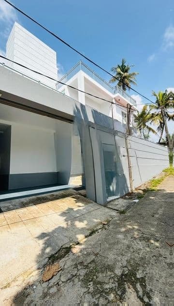 House With SOLAR SYSTEM - Homagama Near Base Hospital Road