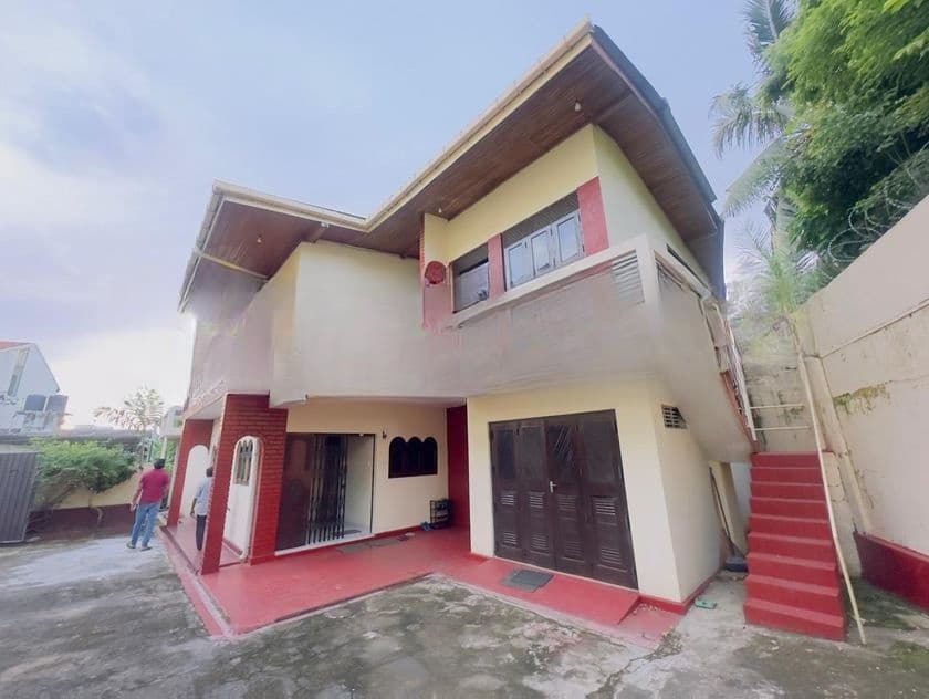 (IP326) 32P Land with 03 Houses Sale at Colombo 06