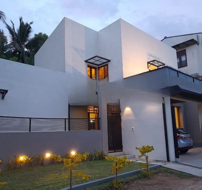 Beautiful Luxury Living In Malabe