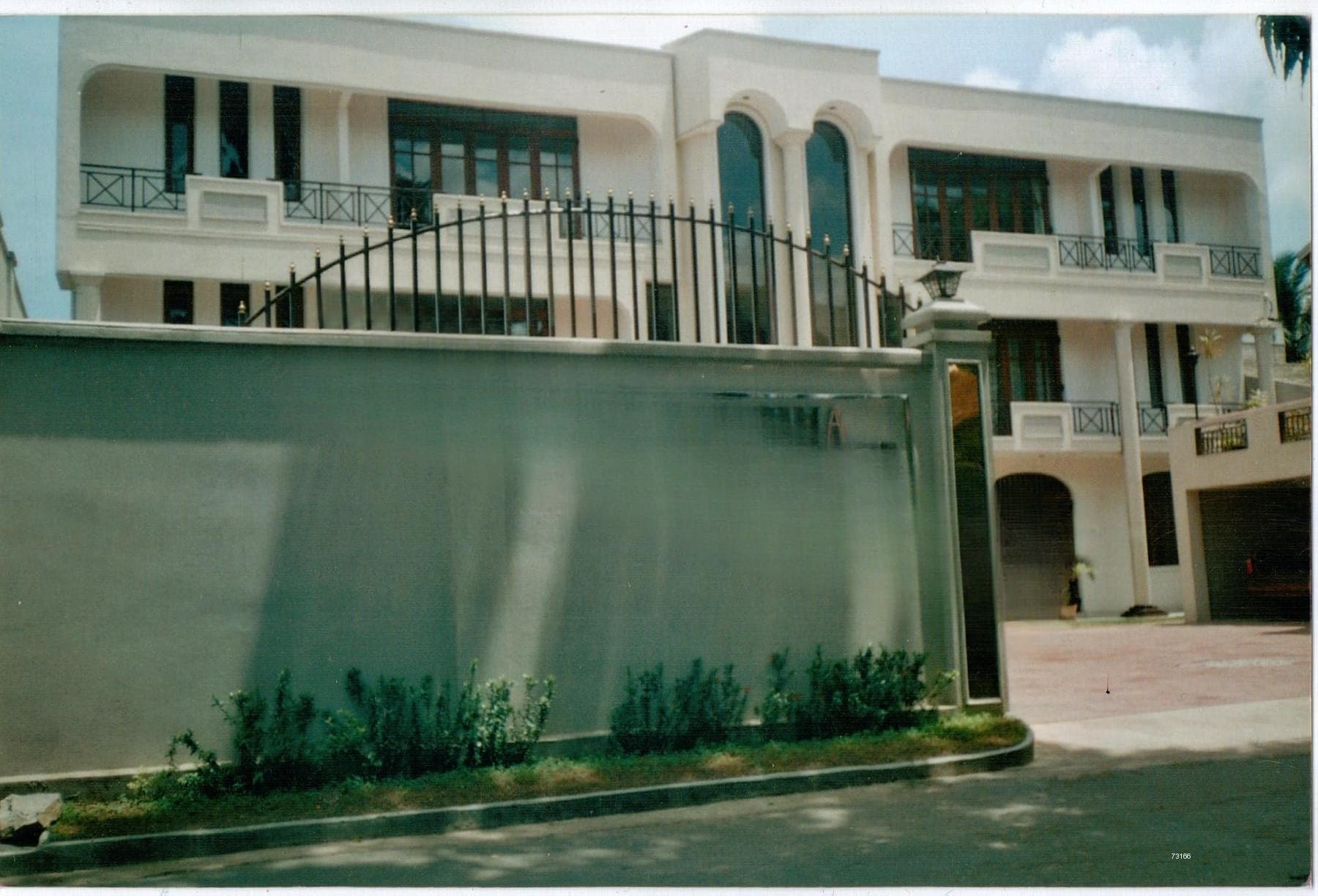 SUSIMA COURT: 2 BD Apartment in Architecturally Designed 9 Apartment Building in Etul Kotte