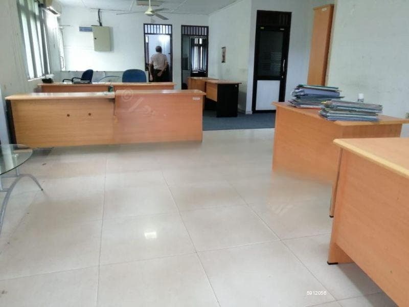 9 Bedroom house for sales in Colombo 5 for Rs. 265 million (Negotiable)