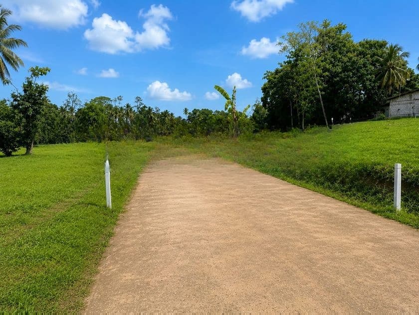 කහතුඩුවෙන් පර්චස් 6 අගනා ඉඩමක්