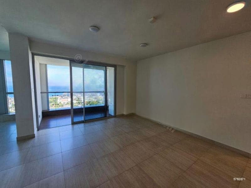 CCC - 03 Bedroom Unfurnished Apartment for Sale in Colombo 02 (A936)-SOLD