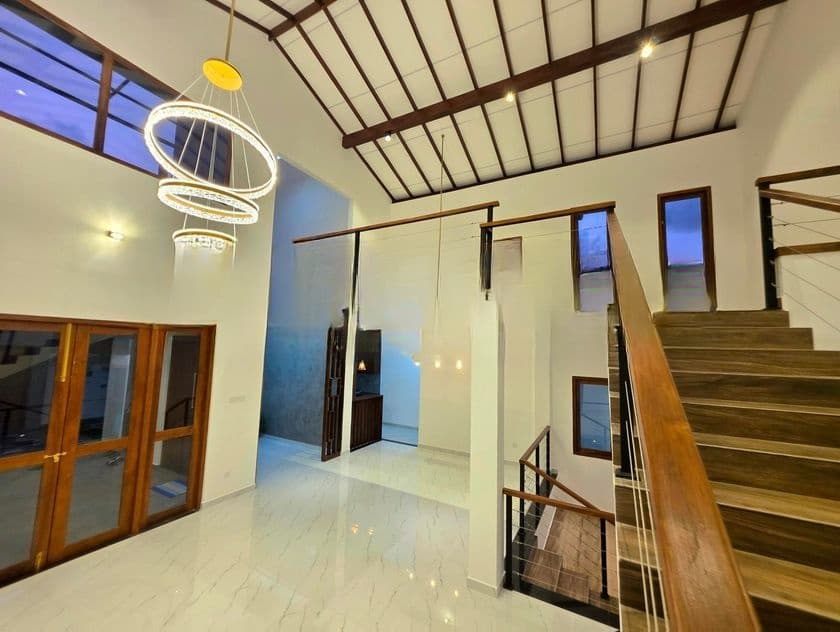 පිලියන්දලින් වාස්තු විද්යානුකූලව ඉදිකළ සුඛෝපභෝගී අලුත්ම නිවස විකිණීමට