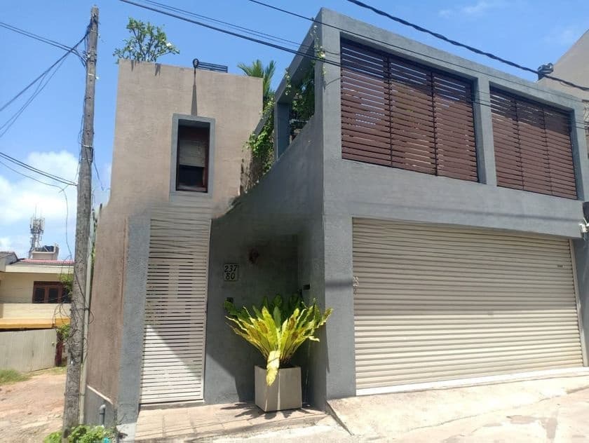 Luxury House for Sale in Colombo 5 with Furnitured