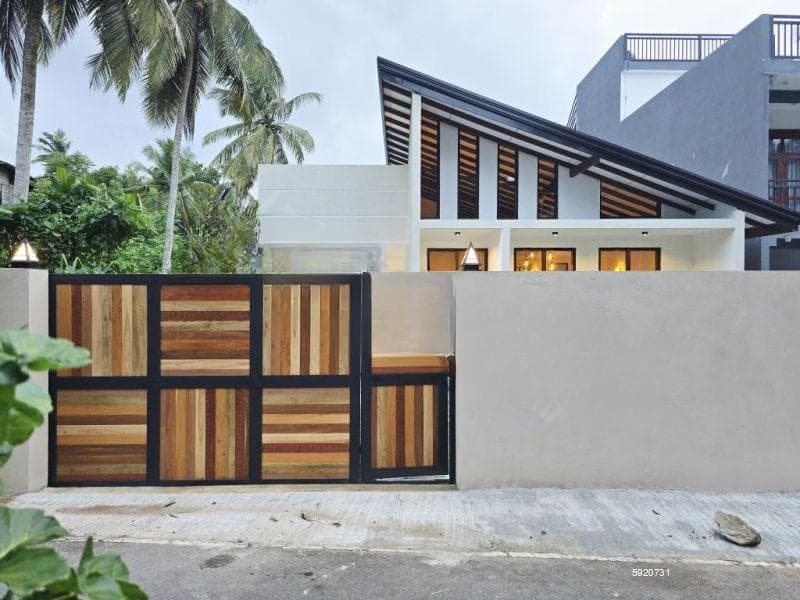 Newly Build Single Story House For Sale In Kahathuduwa