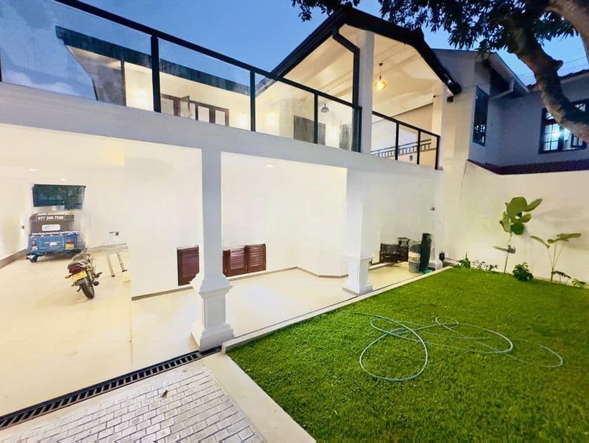 Modern Family Home with Spacious Garden Thalawathugoda