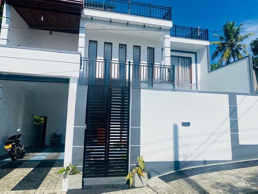 Newly Built Luxury Home Near Athurugiriya Town – Rooftop Terrace