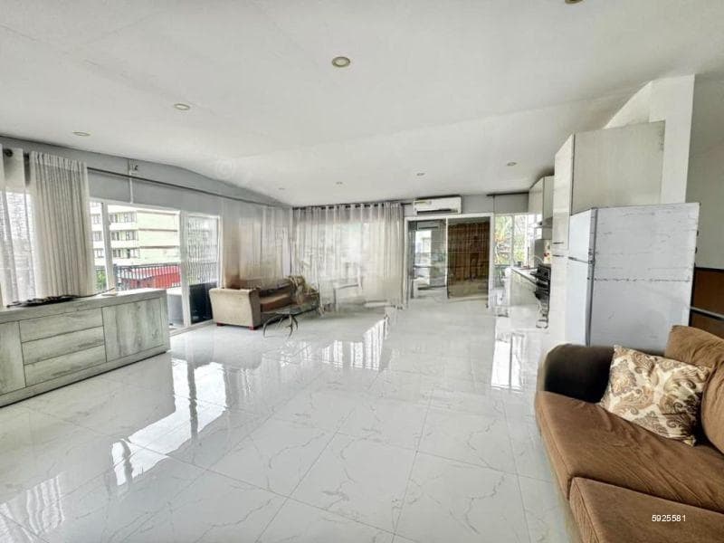 Modern Living | Spacious 2-Bedroom Apartment in Colombo 05 Apartments.( Montri Jayawardena )