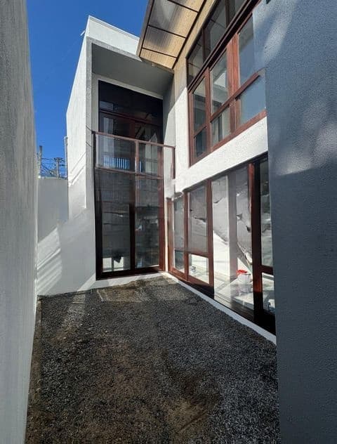 Unoccupied Brand New 5BRModern House at Malabe For Sale