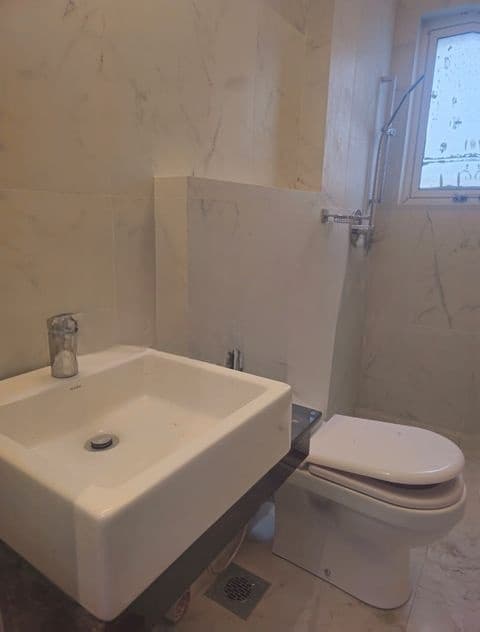 02 Bedroom Unfurnished Apartment for Sale in Colombo 09