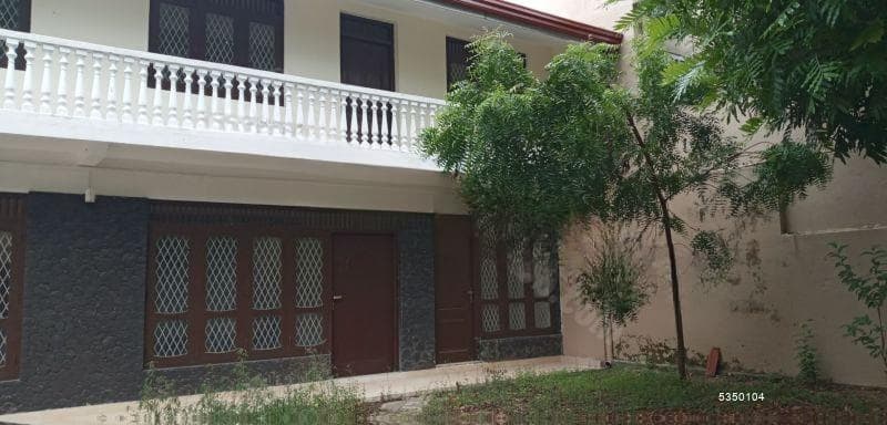 Spacious House on 20.7 Perch Land Facing Subuthipura Road, Battaramulla for Sale